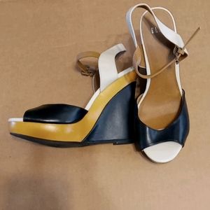 Elle Wedges